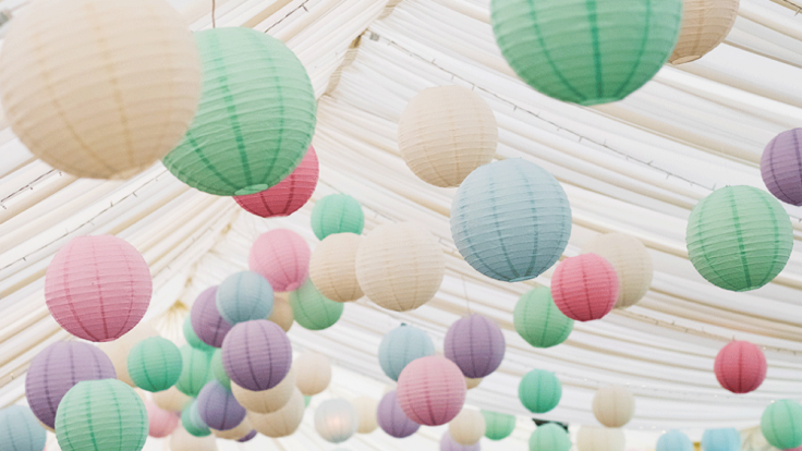 pastel-round-paper-hanging-lanterns